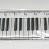 Music Sales Limited 15 cm pravítko s designem klaviatury / 15 cm keyboard design clear ruler